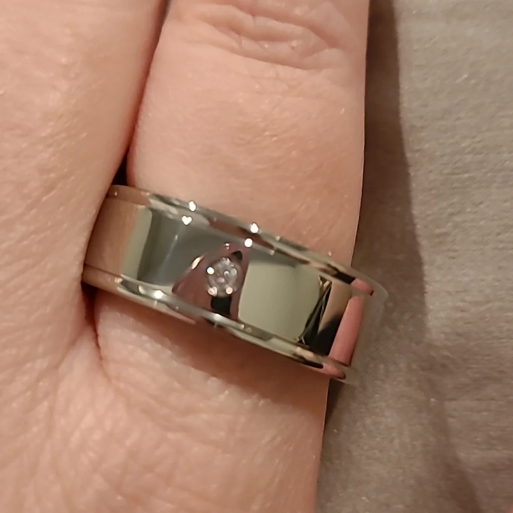 Simple stainless steel cubic zirconia inlay ring